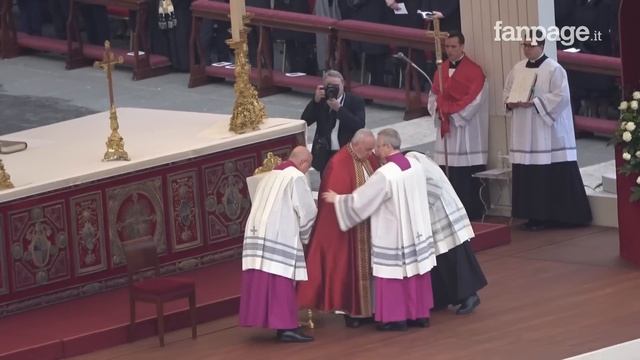 Funerali di Benedetto XVI: il grido della folla a Piazza San Pietro: "Santo subito" смотреть онлайн