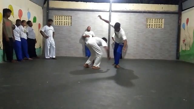 Grupo de Capoeira Resiliência ➡ Davi e Ruan смотреть онлайн