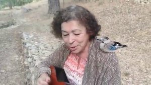 А ты твердишь, чтоб остался я. (Ю. Кукин) Марина Меламед и сойка.