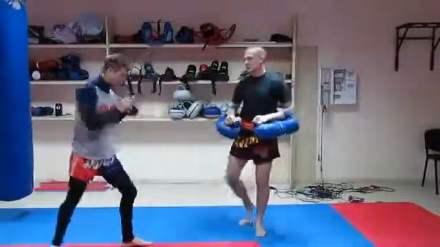Супер скорость ударов ногами в тайском боксе муай тай Super speed of legs