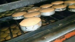 Кондитерский цех в Пакистане. Приготовление и украшение тортов