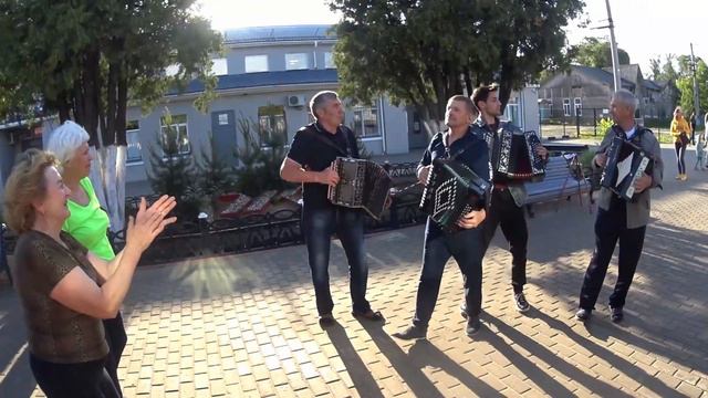 Ансамбль тульских гармонистов едет на фестиваль "Гармоничная Россия" на поезде Москва-Архангельск смотреть онлайн