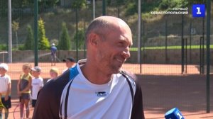 Мастер спорта Николай Давыденко открыл детям секреты тенниса