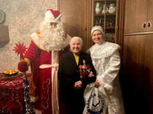 «С Новым годом, ветеран!»: Людмила Стебенкова поздравила ветеранов войны и вручила подарки