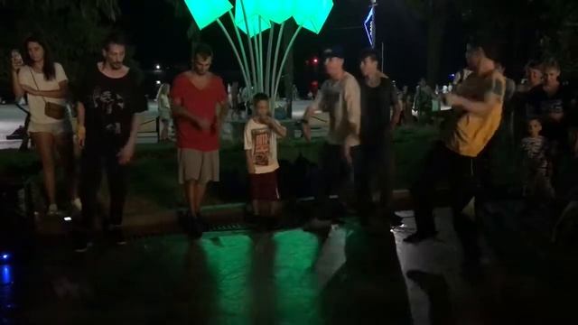 Ялта 01.09.2018г Брейк данс на набережной смотреть онлайн