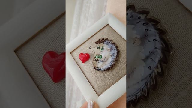 Брошь "Ежик". Ручная роспись, эпоксидная смола. смотреть онлайн