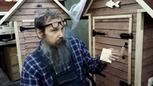 Чем обработать коптильню из дерева