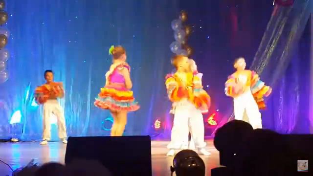 Зажигательный танец Фиеста | Ансамбль Улыбка, г. Томск. смотреть онлайн