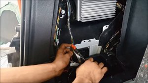 Установка фаркопа на BMW X3