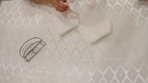 Как красиво сложить салфетки в салфетницу?