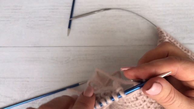 Тренд сезона! Двухсторонняя шапка-ушанка спицами/Мастер-класс для новичков