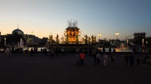 Москва гуляет на день города.| 8K | ВДНХ, прогулка.