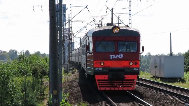 ЭТ2М-090 прибывает на о.п. пост 26 км. (участок СПб-Горы) ОК ж.д. смотреть онлайн