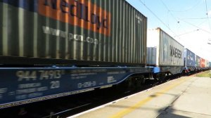 Тройник ВЛ11-402/393Б и грузовой поезд с контейнерами