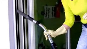 Как мыть рулонные москитные сетки