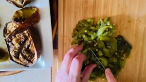 САЛАТ ИЗ ЗАПЕЧЕННЫХ БАКЛАЖАН,  ПЕРЦА И ПОМИДОР