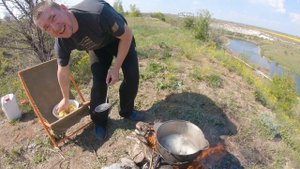 Готовим на природе: "Шашлык в казане и картошка в кипящем масле"