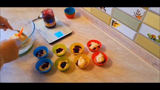 Вкусные и лёгкие в приготовлении кексы со смородиновым джемом и/или яблочным повидлом. смотреть онлайн