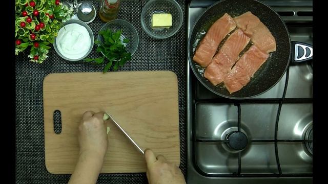 Форель в сливочно-чесночном соусе . Просто и вкусно.Trout in a creamy garlic sauce. Simple and tast