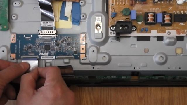 Телевизор Самсунг (samsung UE32F5500AK) после ремонта. Задымление на матрице, как убрать дубль 2. смотреть онлайн