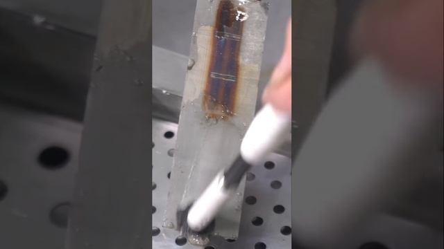 Процесс очистки обратной стороны шва технологией SteelGuard #shorts смотреть онлайн