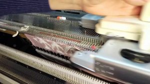 вяжем одиночный мотив на вязальной машине silver reed SK 280