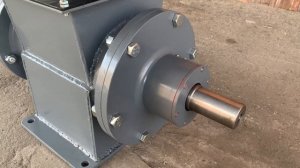 Пресс для угольной пыли,торфа,легнина и технического углерода