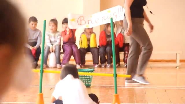 Кто быстрее? В МОБУ СОШ №12 прошли весёлые старты с приглашением будущих первоклассников. смотреть онлайн