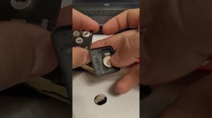 Замена батарейки в ключе Honda Civic 4d fd2 2011. Сможет сделать любой.