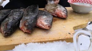 ПРОСТОЙ РЕЦЕПТ ПРИГОТОВЛЕНИЯ ОЧЕНЬ ВКУСНОГО, СОЧНОГО, ЖАРЕННОГО КАРАСЯ НА РЕШЕТКЕ.!!!