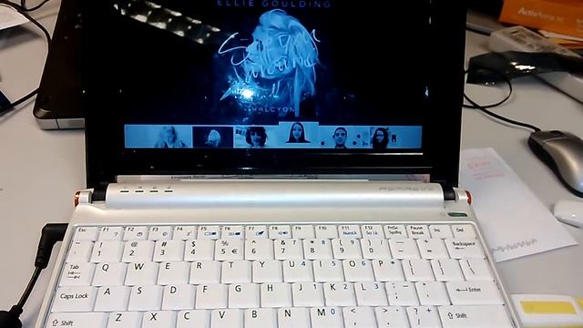 ChromeOS running on Aspire-1 Netbook смотреть онлайн