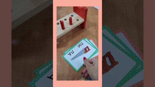 ИГРА ВЕСЕЛЫЕ МОЛОТОЧКИ! КАК НАУЧИТЬ МАЛЫША СЧИТАТЬ СЛОГИ? смотреть онлайн