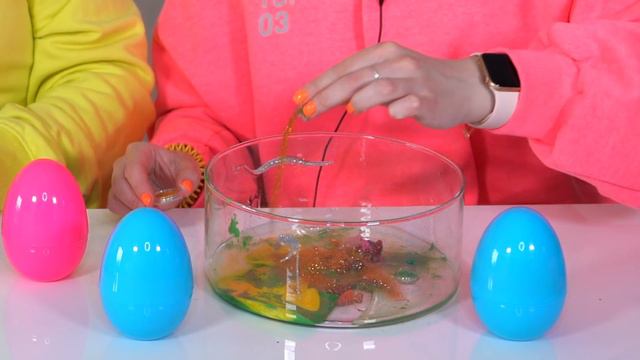 Выбери ПРАВИЛЬНОЕ ЯЙЦО Чтобы Сделать СЛАЙМ ЧЕЛЛЕНДЖ 🐣 Пасхальный слайм из случайных ингредиентов смотреть онлайн