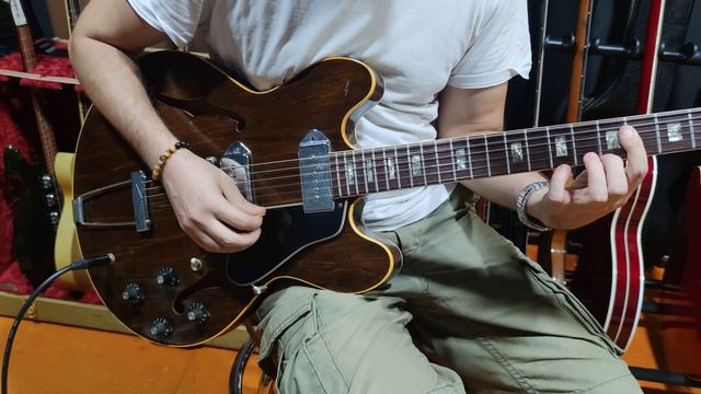 Gibson Es-330 1968-69 смотреть онлайн