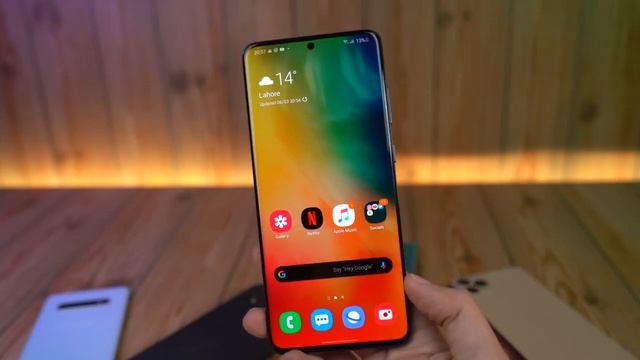 OnePlus 8 Pro vs Samsung Galaxy S20 Ultra Comparison 2020