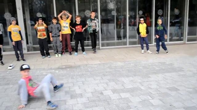 Не большая разминка моих детишек на Explosion Battle 2015 г.Черкасы смотреть онлайн