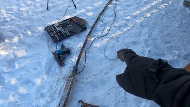 ВОДЫ НЕТ | МОРОЗ | ДОСТАЮ НАСОС ИЗ СКВАЖИНЫ И МЕНЯЮ НА НОВЫЙ смотреть онлайн