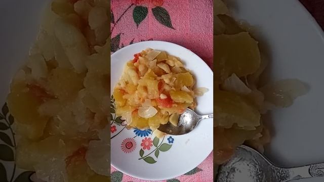 кабачок тушёный с  другими  овощами.