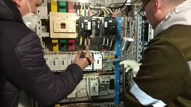 Очищение ВРУ под напряжением