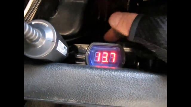 Тест цифрового вольтметра в автомобиле. смотреть онлайн