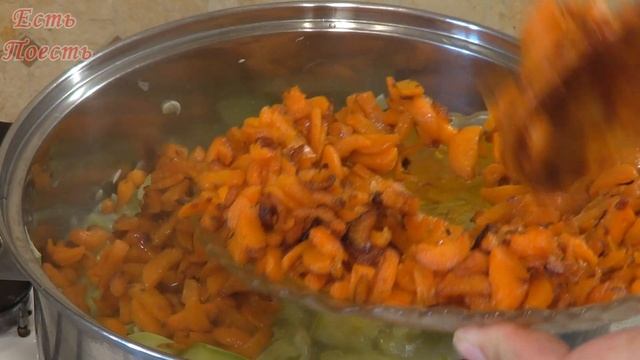 ?Кабачковая икра с жареным луком и морковью на зиму. Сделала уже три порции и буду ещё.