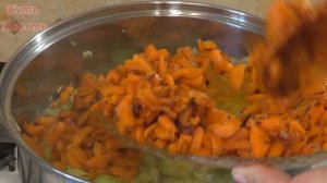 ?Кабачковая икра с жареным луком и морковью на зиму. Сделала уже три порции и буду ещё.
