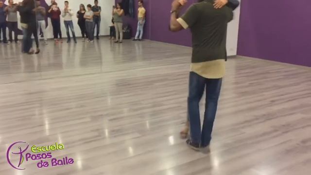 Kizomba beginners - Nei y Lia ( Flay - Yevelela ) смотреть онлайн