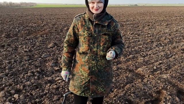 Находки попёрли. Антика и Византия. Такую монету мы ещё не находили!!!