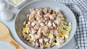 Салат со скумбрией и яблоком