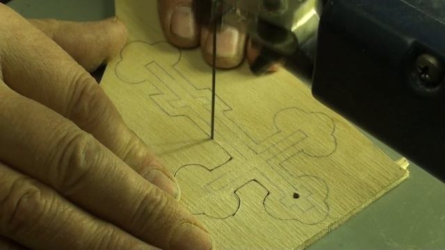 художественное выпиливание лобзиком на фанере смотреть онлайн