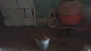 Работник года. как надо делать замес на бетономешалке . прикол