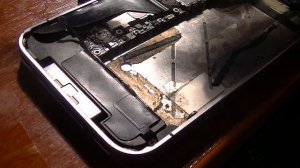 Сельский ремонт Айфона 4s (припаивание батареи к плате с оторванным разъёмом).