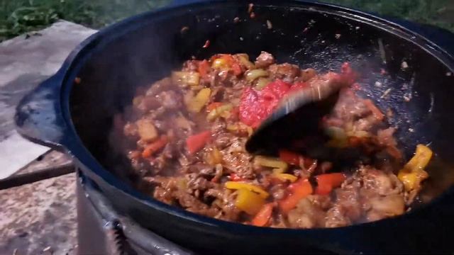 Лагман в казане на костре от Тимура (Король Мясной) смотреть онлайн