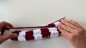 Как связать сумку? Сумка шахматным узором из плюшевой пряжи. Вязаная сумка